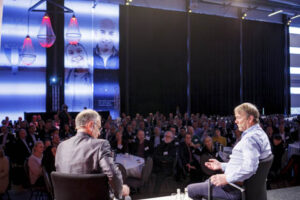 Alla ska få sin åra och så ror vi i samma riktning