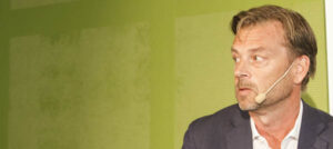 Wolf vill bygga samhället med pensionspengar