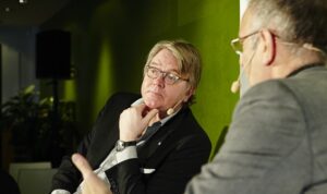 Proffstyckaren Per T tror på Clinton – trots allt