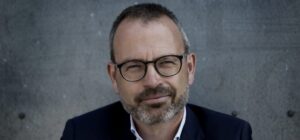 Alligator dyker efter emissionsbesked