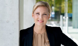 Omstridd ägare lämnar Neola