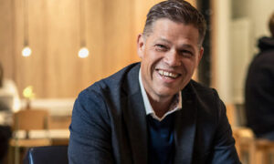 Olofssons bolag står och stampar