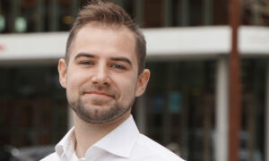 Mau Holding investerar