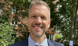 Mildef-chef blir klock-topp